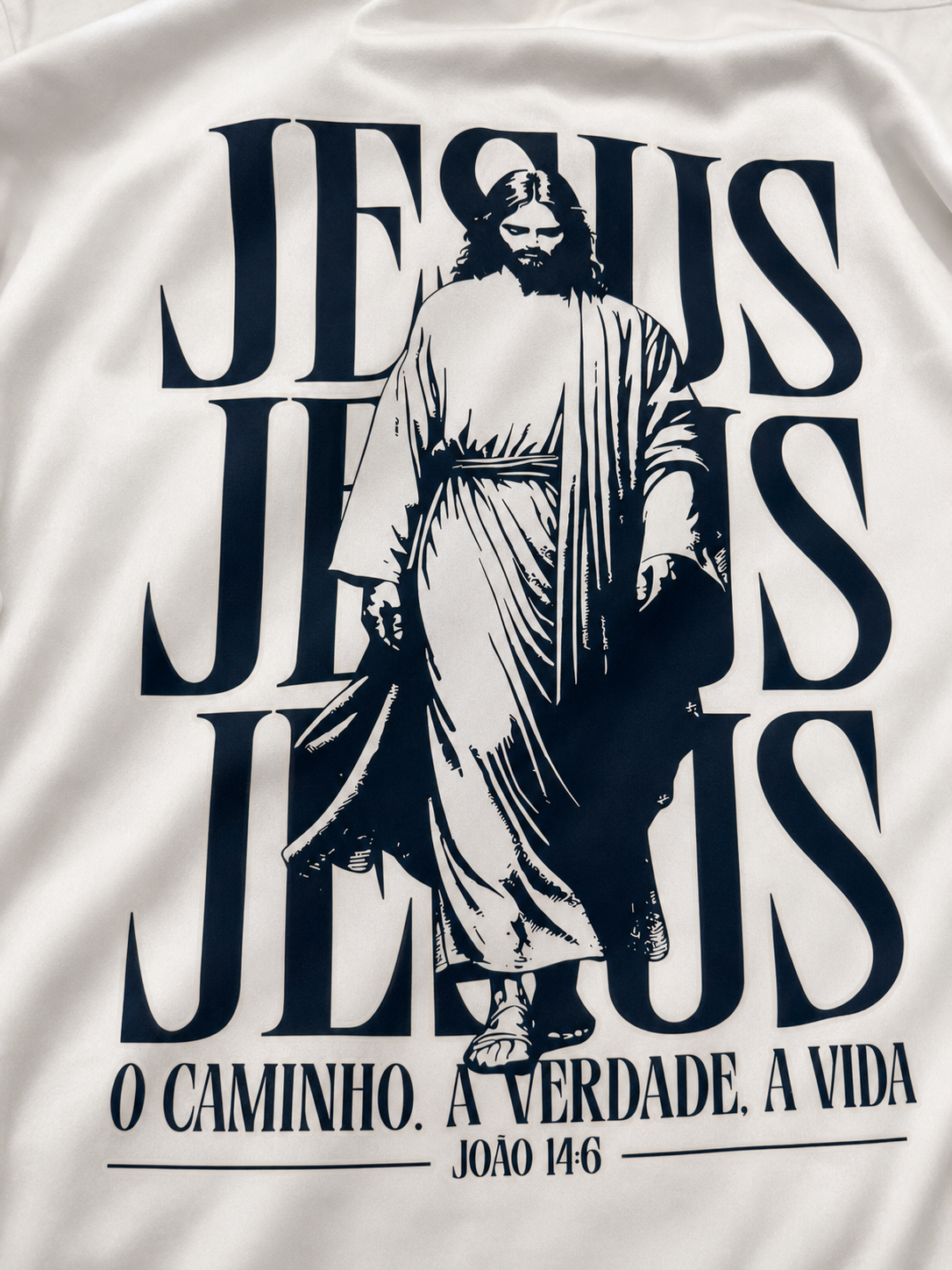 Camiseta oversized branca cristã com estampa Jesus nas costas